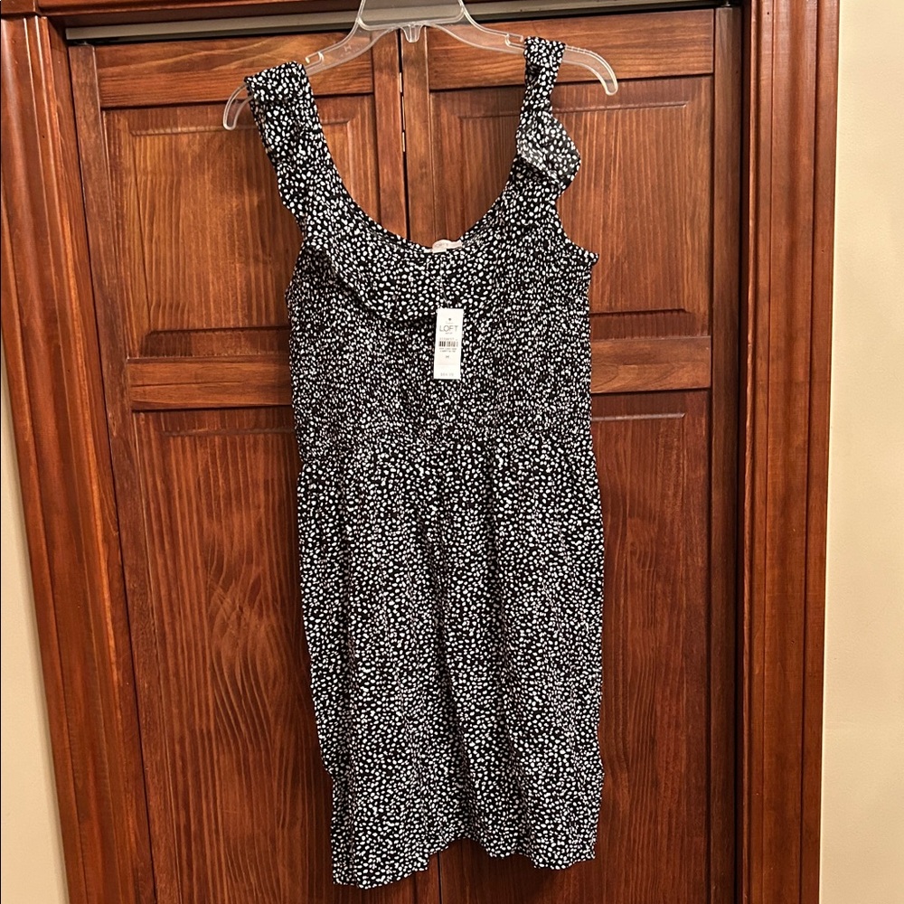 LOFT Black and White Dress.  Medium - New e/tags